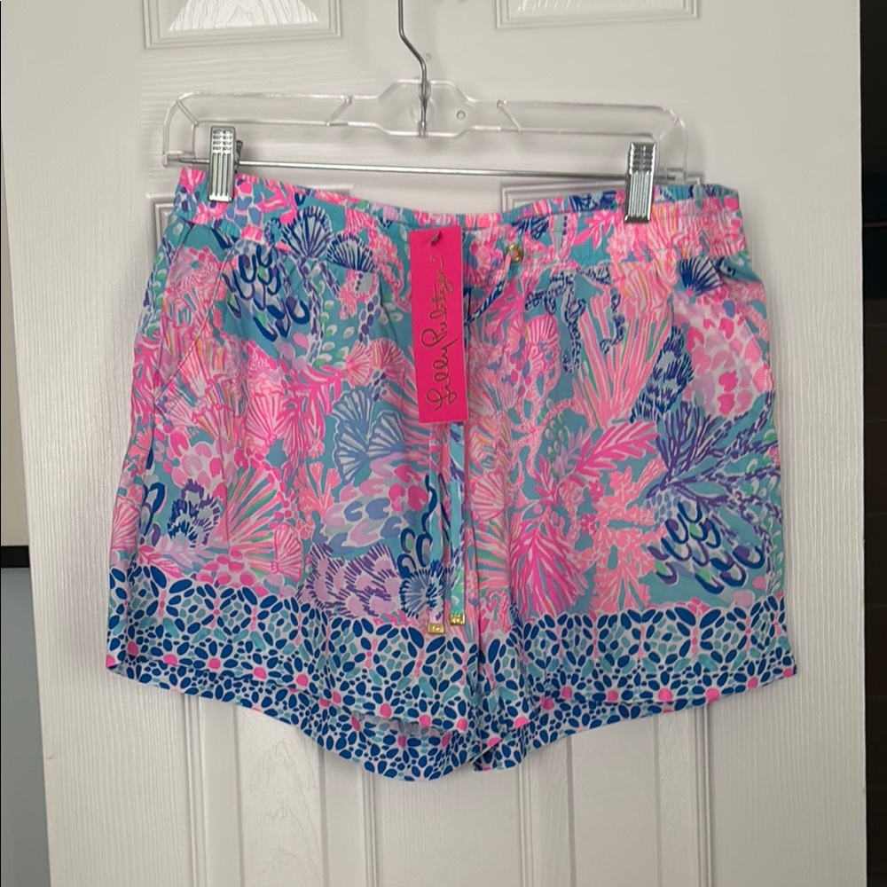 NWT Lilly Pulitzer Women's Pink and Blue Floral Shorts; size medium